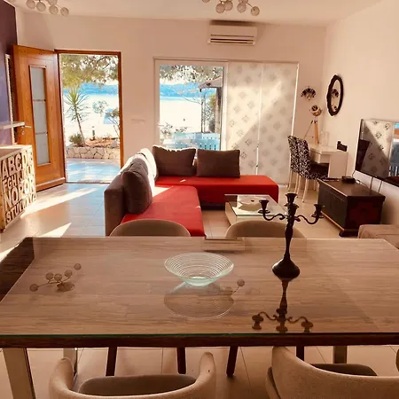Toma - House By The Sea Apartman Tisno