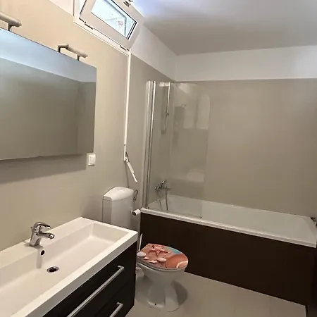 Toma - House By The Sea Apartman *