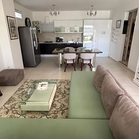 Toma - House By The Sea Apartment Tisno