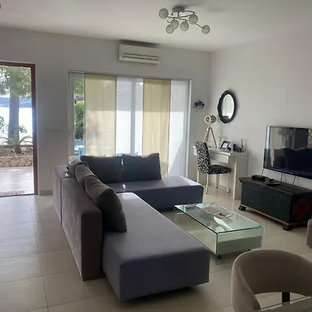 Toma - House By The Sea * Tisno