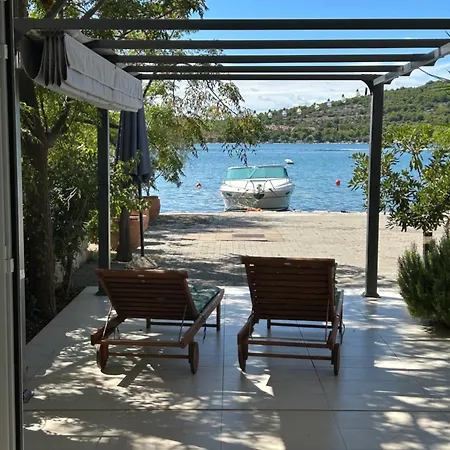 Toma - House By The Sea * Tisno