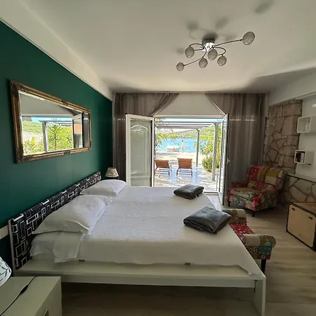 Apartman Toma - House By The Sea *