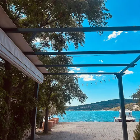 Apartman Toma - House By The Sea *