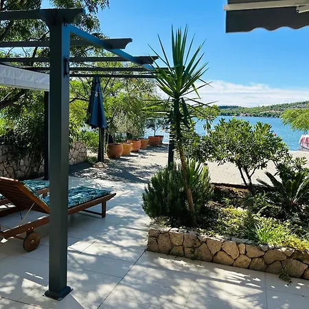 Toma - House By The Sea * Tisno