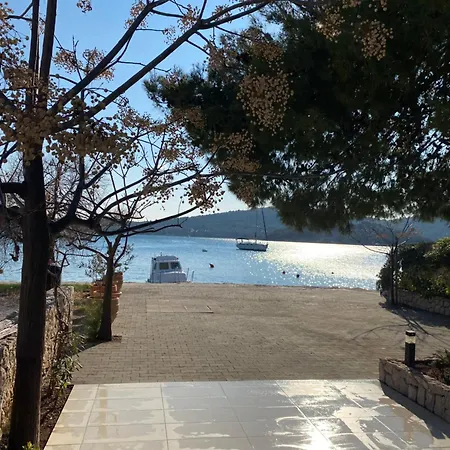 Toma - House By The Sea