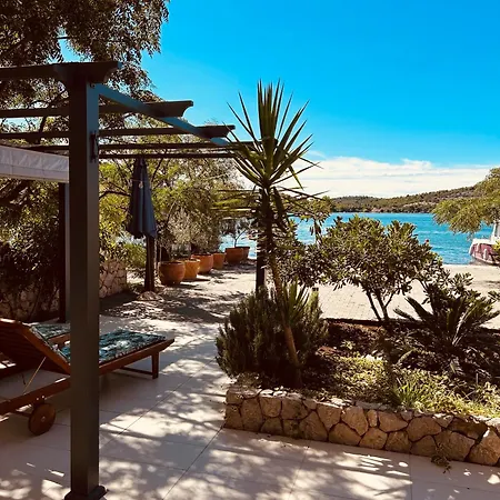 Toma - House By The Sea Apartman *