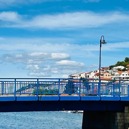 Toma - House By The Sea Apartman