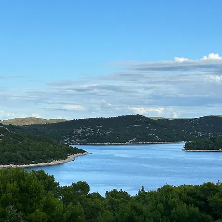 Toma - House By The Sea Tisno