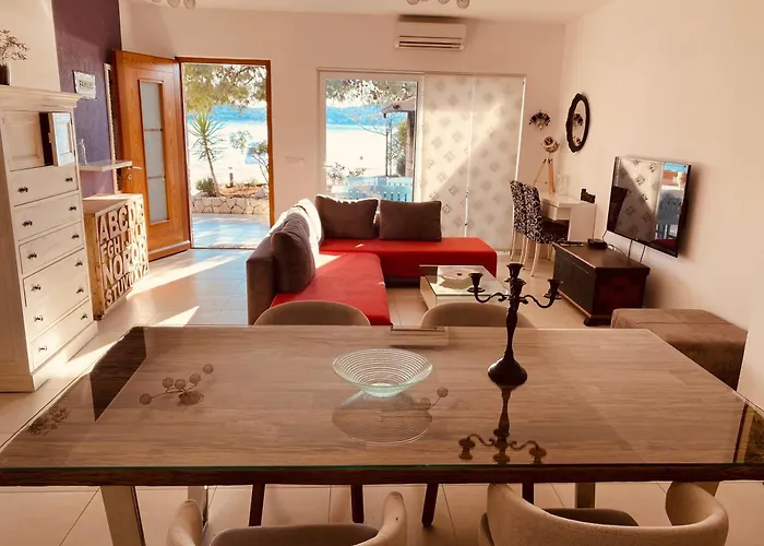 Toma - House By The Sea Apartamento Tisno
