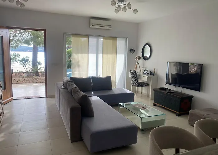 Toma - House By The Sea * Tisno