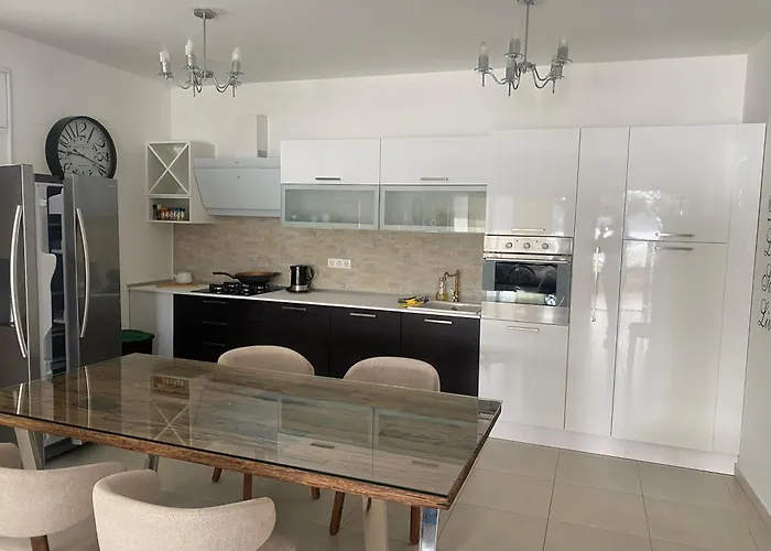 Toma - House By The Sea *